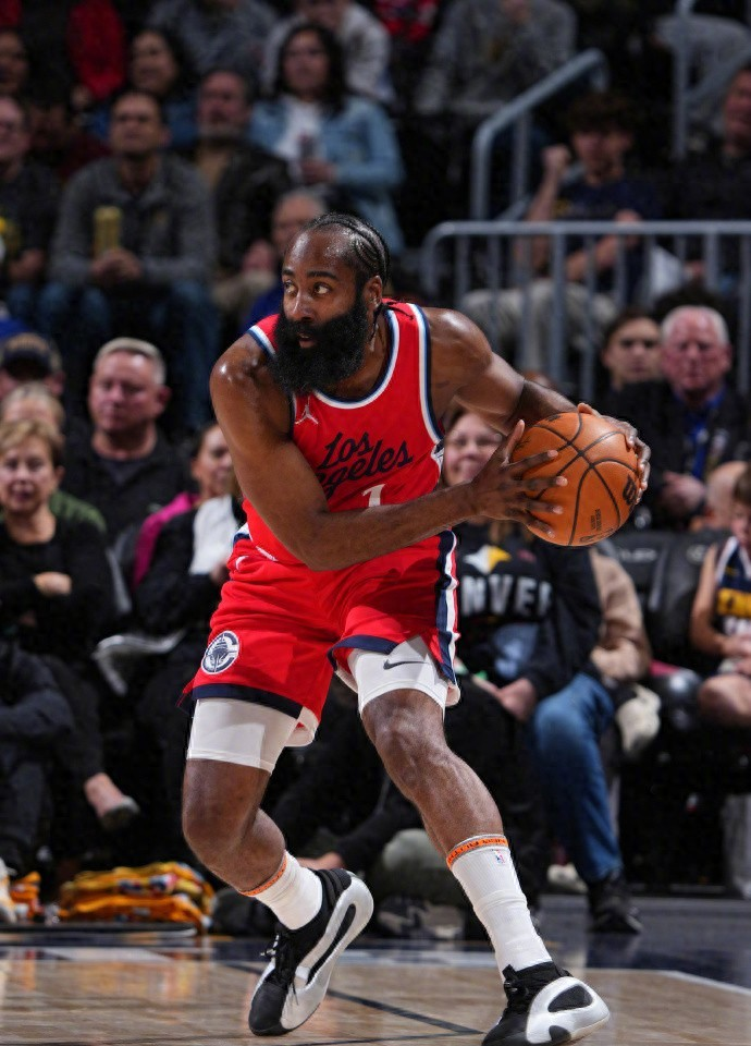 qy球友会官网关于NBA常规赛赛程吃紧，多伦多猛龙今夜遗憾出局，引发热议，团队化学反应显著的信息